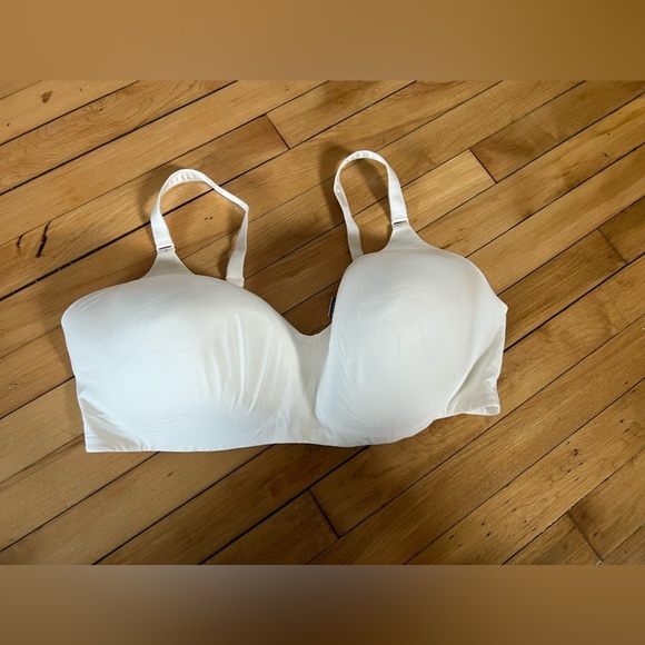 NWT Torrid Curve cream wire free lightly lined everyday - Picture 1 of 7